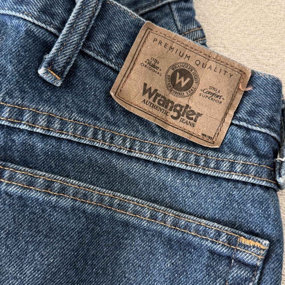Wrangler Men's Blue Relaxed Fit Jeans - Picture 5 of 5